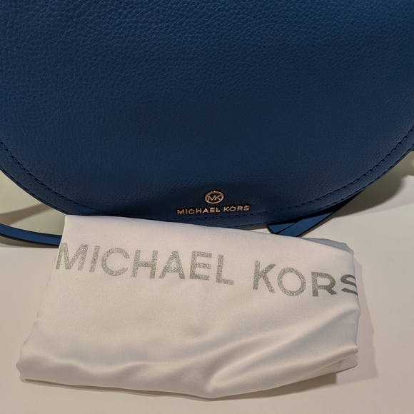 SOLD 💠 MK Camden Small Messenger - Picture 6 of 11